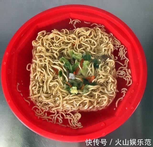  鸡蛋|鸡蛋酱拌面，面条Q弹、筋道又爽滑