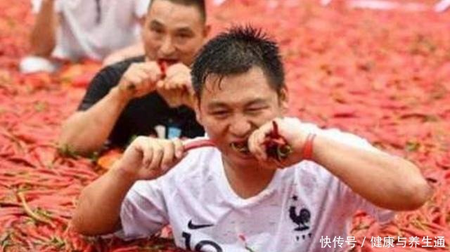 被誉为|他被誉为“中国辣王”,一天至少吃5斤辣椒,如此变样了