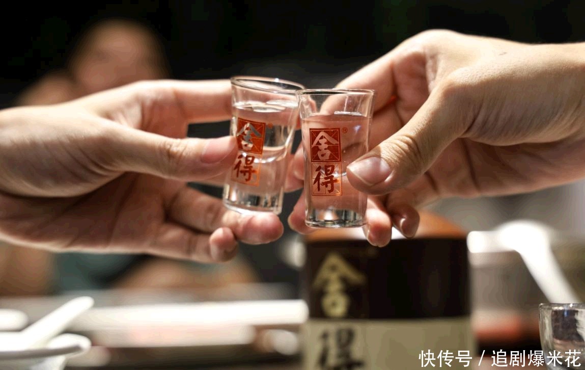 茅台|连飞天茅台都不满足的资深酒友,为何会被老酒圈粉?