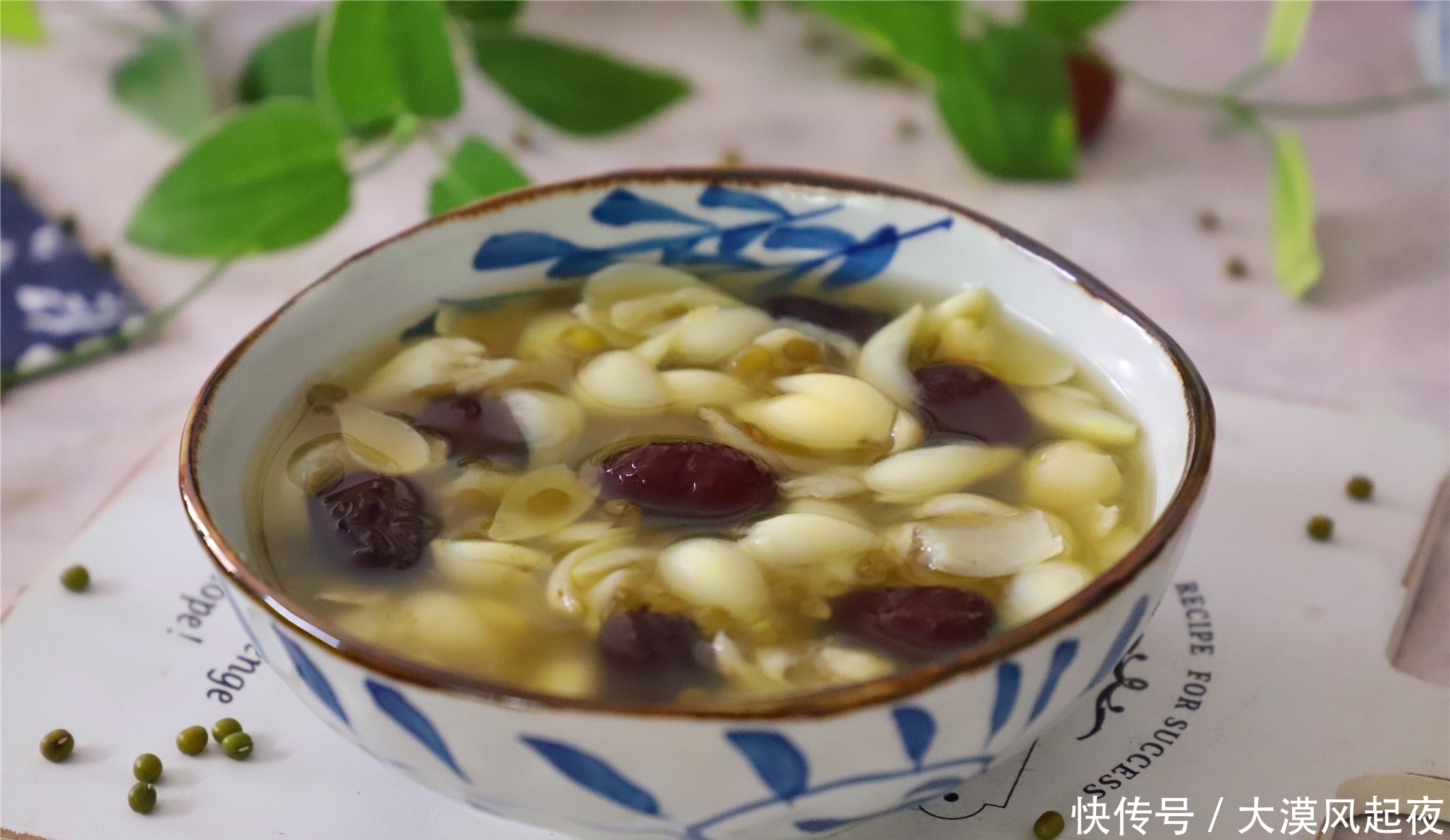 好喝|秋天,百合正当季,加两种食材一起煮,清甜润燥,便宜又好喝