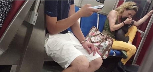  乘客|女子乘地铁带宠物狗，狗狗不停大喊大叫，乘客看到后哽咽无语