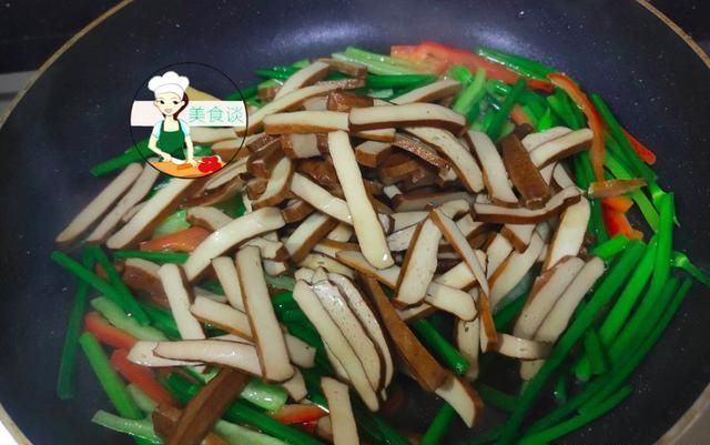 筷子|夏天,最该吃的不是韭菜,而是它,是素菜却比肉都香,停不下筷子