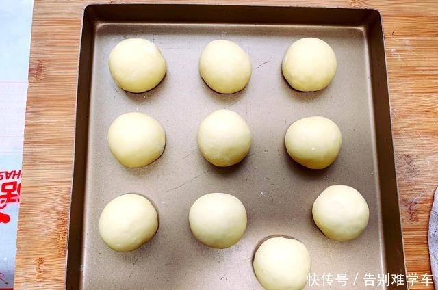 华夫饼|自制红豆华夫饼，无需泡打粉，个个松软香甜，比面包好吃还简单