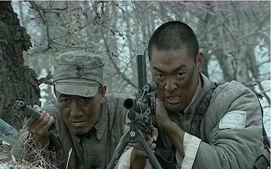  狼吞虎咽|新老亮剑魏和尚吃鸡对比：一个狼吞虎咽猛如虎，一个如同大家闺秀