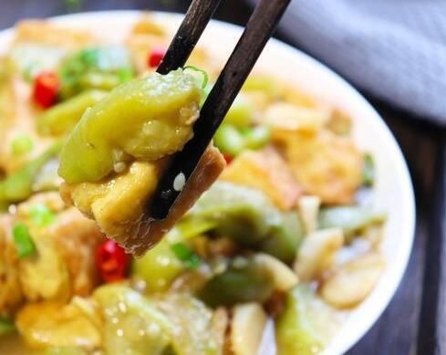 丝瓜|豆腐如此做太好吃了，不炒不油炸，加3根丝瓜，出锅比红烧还香