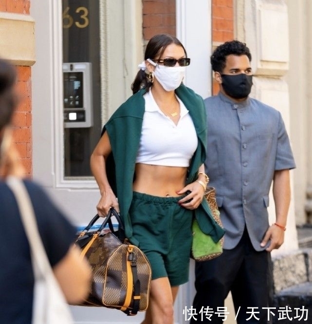 吸睛|bella越来越美!身材绝美符合超模气质,网友:比闺蜜肯豆还吸睛