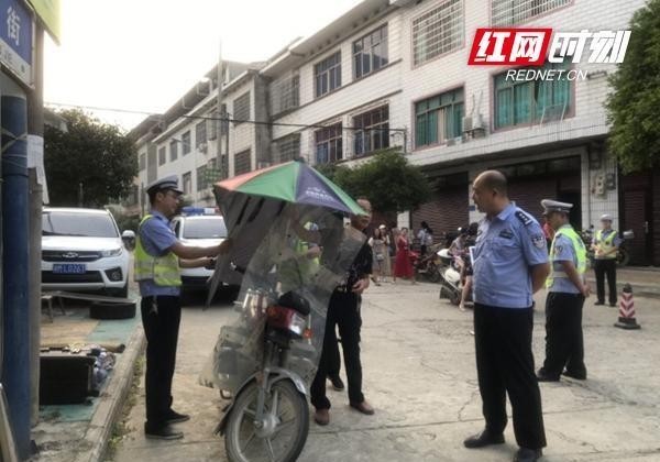 金洞|金洞交警开展未戴头盔专项整治行动