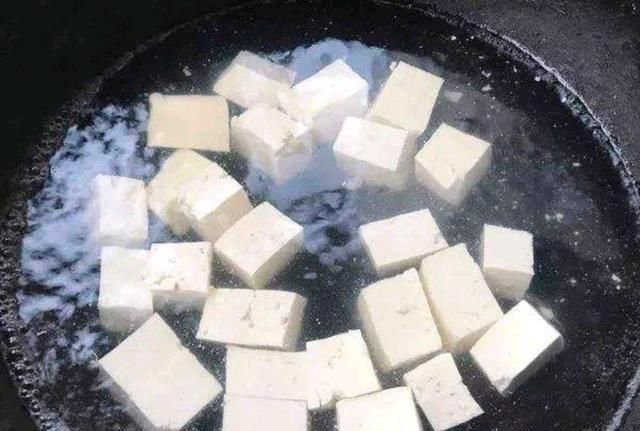  食物|吃这7类食物必须先焯水，很多人一直吃错了，别等生病了再改正