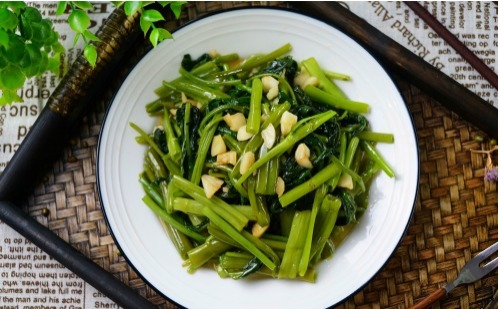 流失|空心菜直接炒就错了,发黑不脆,多加一步,营养不流失,翠绿爽脆