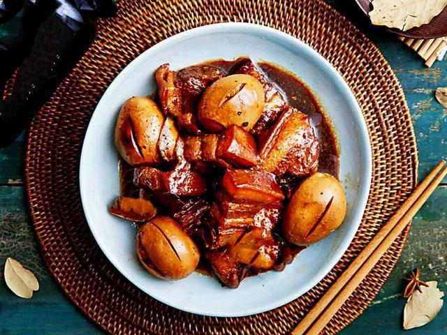  红烧肉|红烧肉不要放八角、桂皮，放上这2样炖才香，减肥都要吃一顿