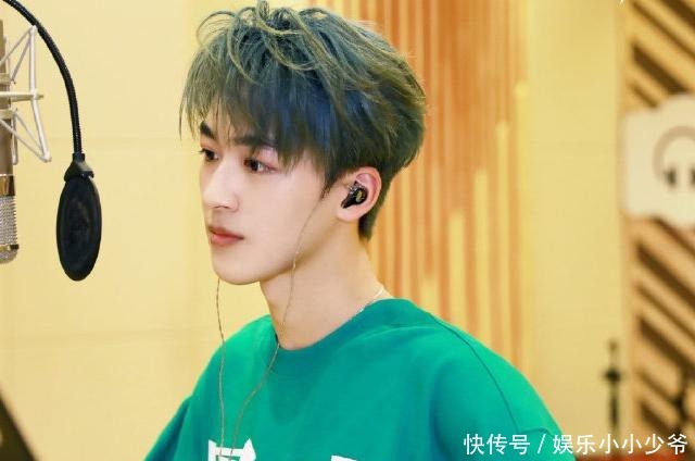 艺人|8月“最火”的00后艺人何洛洛第六,王源第二,榜首真霸榜!