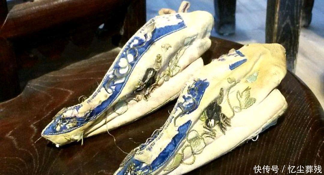 人穿高跟鞋|“高跟鞋”女人的魅力