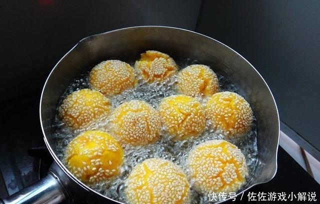  馒头|比南瓜馒头还要好吃的小点心，香甜松软芝麻香，我能一次吃五个