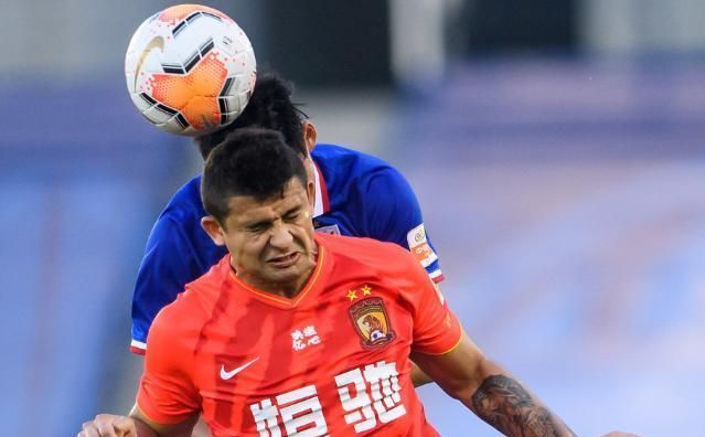 郁闷|3米空门打飞！艾克森自己都不信，低头太郁闷，不愧是国足前锋！