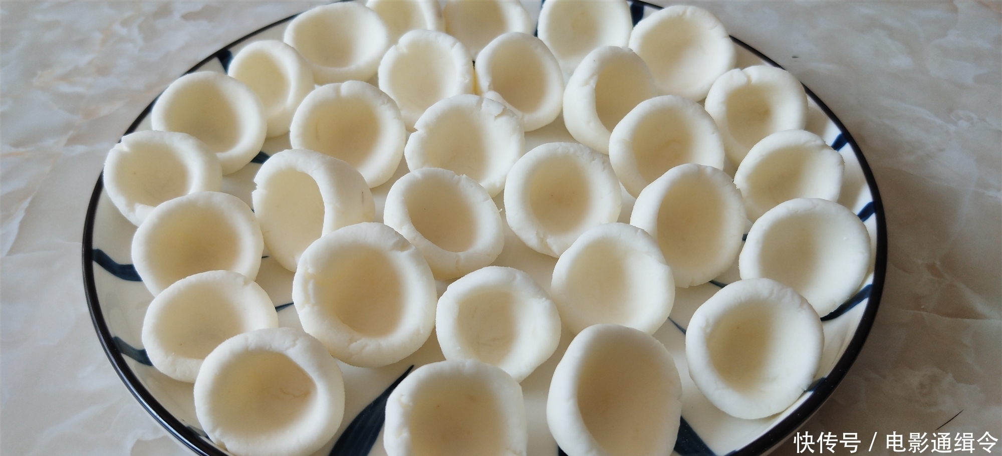 抢光|山药又出新吃法,加一个紫薯,不炒也不炸,酸甜软糯出锅就抢光