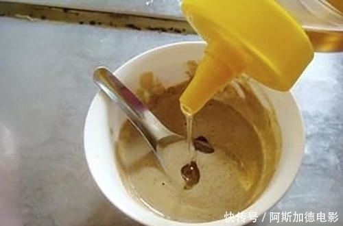 加水|调芝麻酱时,最忌直接加水调,大厨教你一个妙招,口感细腻又香浓