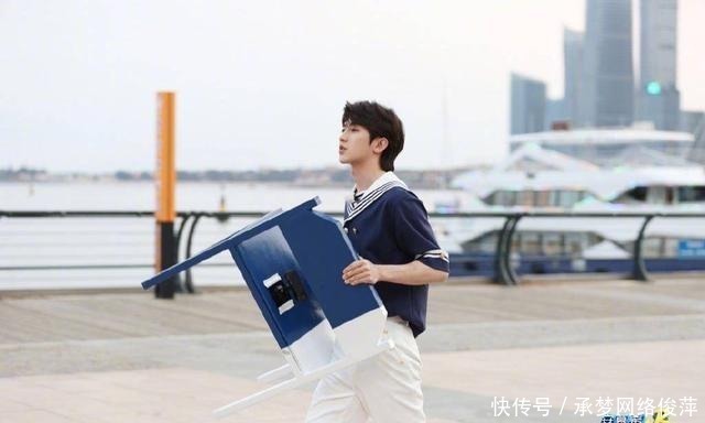 亮相|《奔跑吧》跑男团全员水手服亮相 收官之战全力捉拿“海盗”