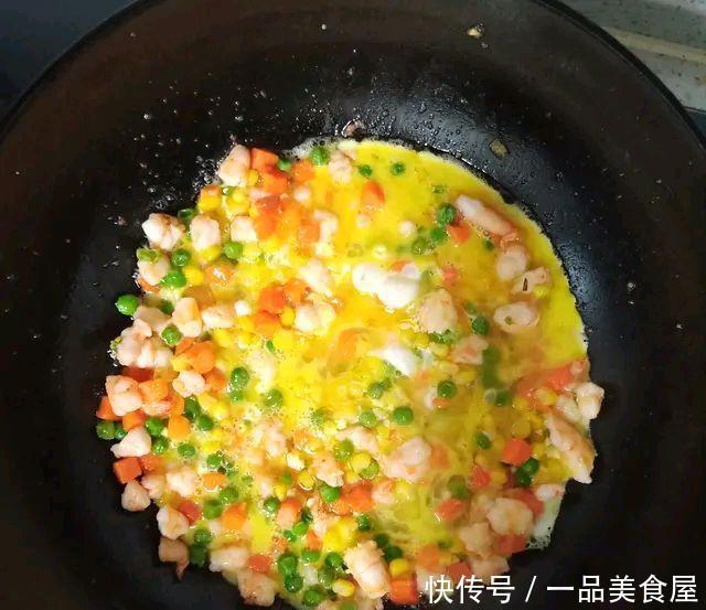 老人|家里有老人小孩的必备美食,玉米和虾仁这样做,颜色漂亮味道好