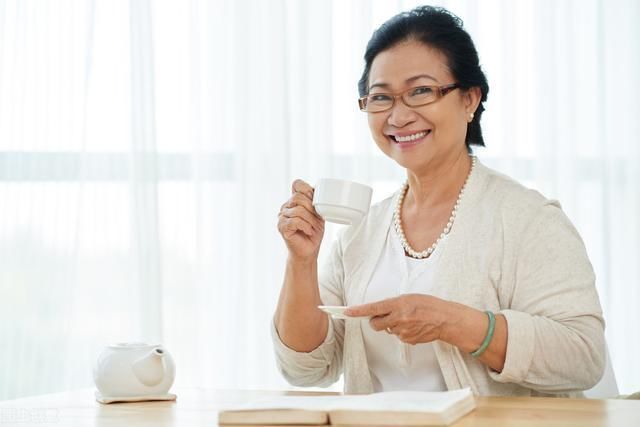 法院|老人把所有的财产都给了儿子，女儿拒绝赡养他，最终法院给出答案