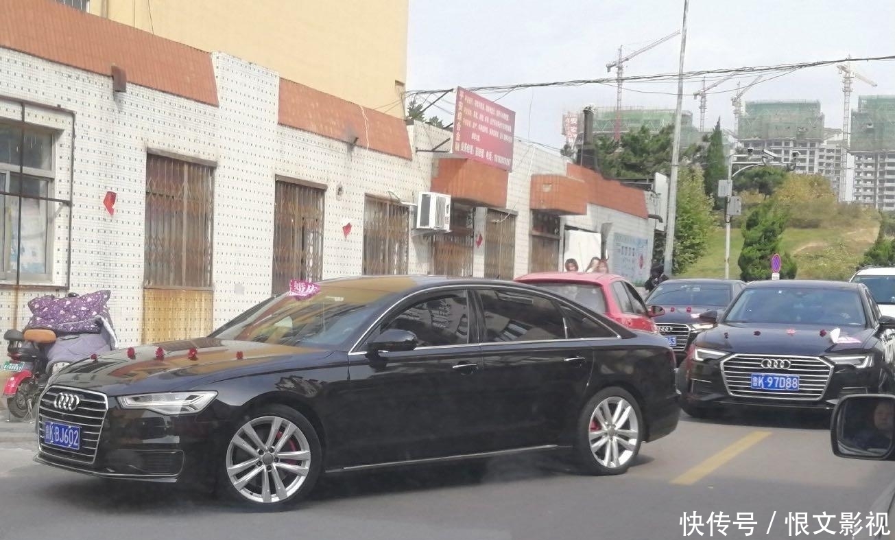 组队|大爷大妈组队拦婚车要红包，司机：专挑好日子等在路边