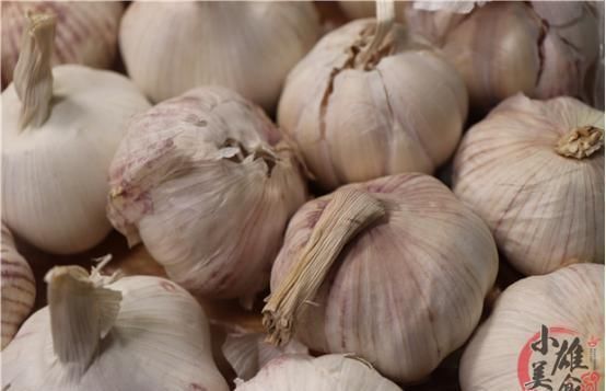 生姜|不管多难存放的大蒜,只要撒一把,放久都不干瘪发芽,方法太赞了