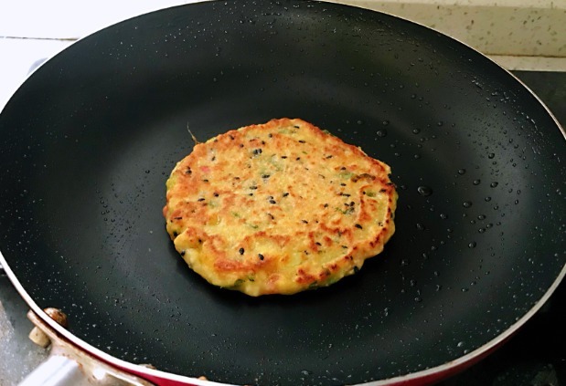  豆腐|1块豆腐，2个鸡蛋，教你好吃新做法，孩子一次能吃4个，太香了！