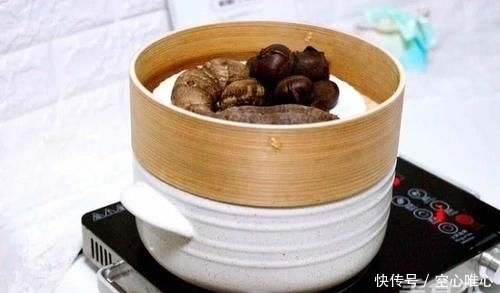砂锅中|入夏后,可以试试这道菜,爽口不腻有嚼劲,年轻人必备的追剧神器