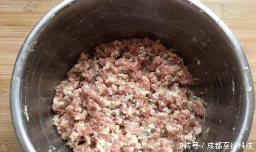  狮子头|教你做狮子头，注意几点才能肥而不腻，入口即化肉香汤鲜