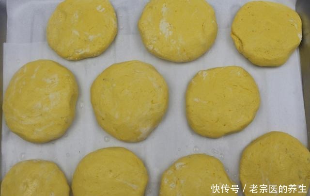 简单|南瓜饼的美味新吃法，不蒸不炸，简单4步就完成，不错的家常美味