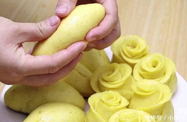 吃法|玉米面新吃法, 开水一烫, 筷子一压, 出锅个个酥脆, 全家都爱吃