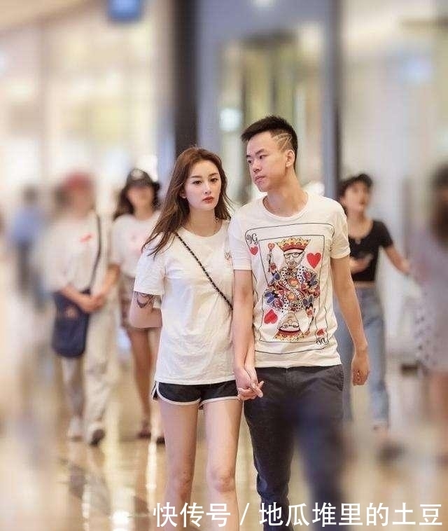  分手|街拍穿搭：我从来不会在分手很久后才会哭，因为不值！