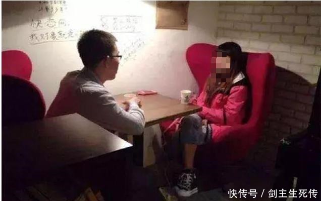 闺蜜|闺蜜相亲,男方只请吃面条,笑他抠,结账时服务员开口,才知中计