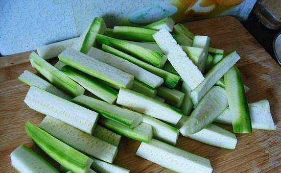 丝瓜|丝瓜跟它炖到一块儿，比鸡汤还鲜美，比参汤还补特别适合夏天吃