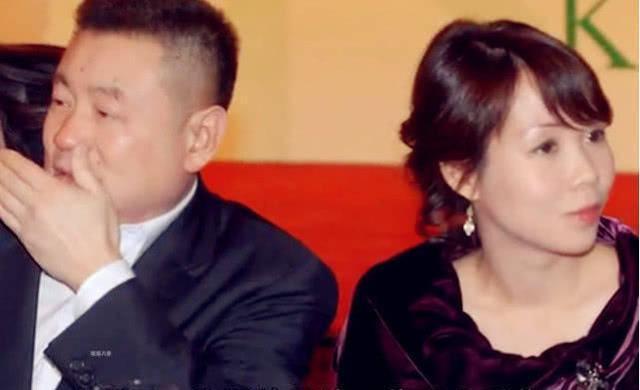 香港|香港“最惨”富豪千金,小妈甘比拿700亿家产,她拿8亿,无人敢娶