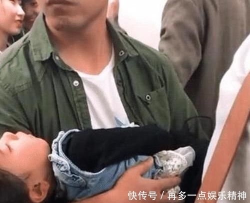 熟睡|爸爸怀抱熟睡女儿乘地铁，40分钟都没人让座，宝爸的举动惹人泪目