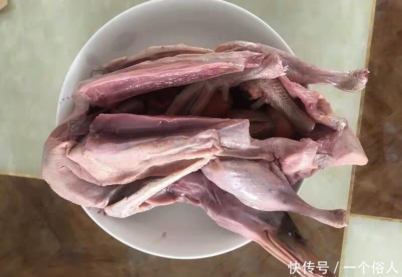 鸭肉|教你菠萝啤酒鸭最好吃窍门,酸甜可口适中,鲜香美味越吃越开胃