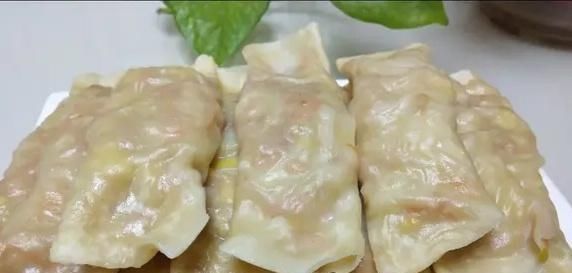  看着|面粉不要再做馒头了，教你新吃法，晶莹剔透有营养，看着就想吃