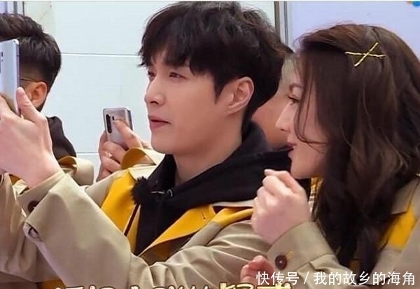  期节目|张艺兴发现线索抢走迪丽热巴的手机，热巴下意识反应太可爱