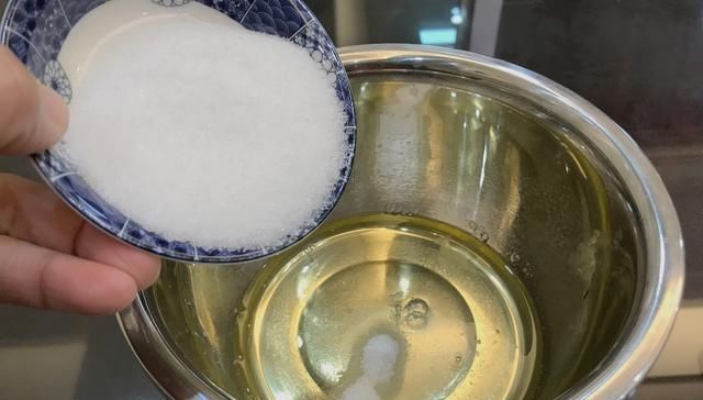 蛋清|做电饭锅蛋糕,不需要加酵母,一样可以做出鲜香、软嫩的蛋糕