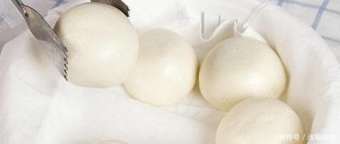 只加|蒸馒头时,不要只加酵母,学会一招小技巧,30分钟发满盆,还好吃