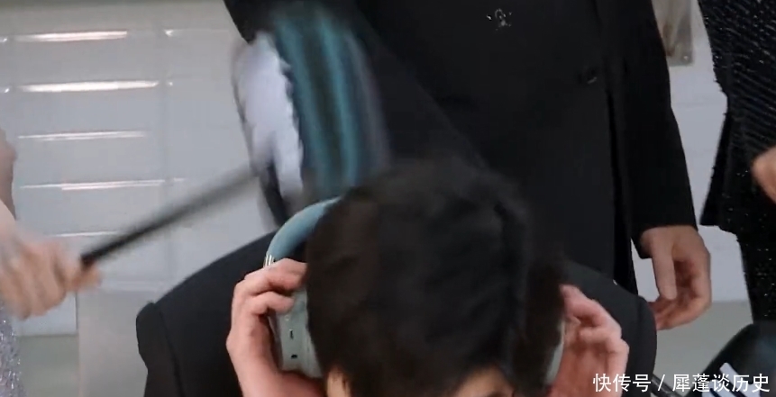 锤子|蔡徐坤答错问题,其他人直接上锤子,只有那谁对他手下留情