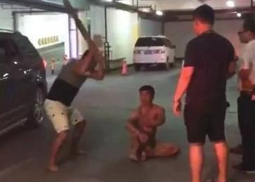 反遭|男子带岳父和姐夫捉奸，持棍棒殴打情夫，反遭车碾压双腿