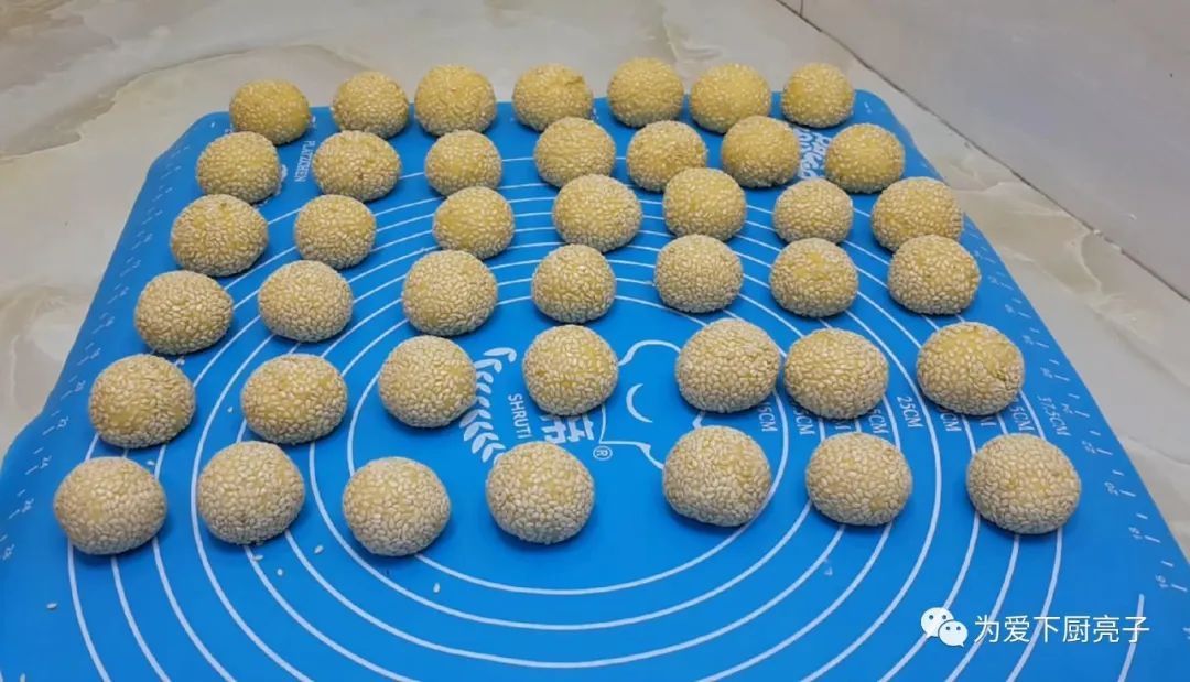 简单|红薯这么做太香了,加1碗面粉,个个松软香甜,出锅孩子们全抢光