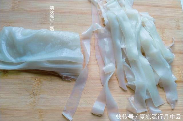  凉皮|凉皮最简单的做法，不揉面，不洗面，口感筋道有嚼劲，一碗吃不够