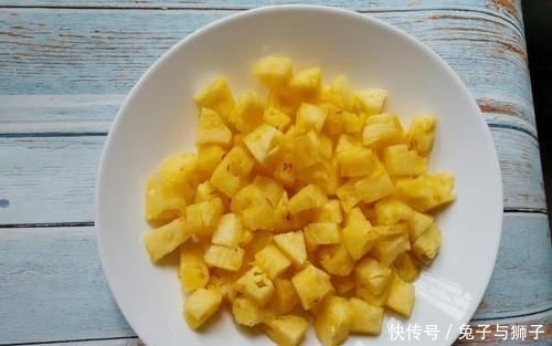 酸酸甜甜|美食密码!当季菠萝当季吃,解锁进阶版菠萝炒饭,酸酸甜甜很开胃