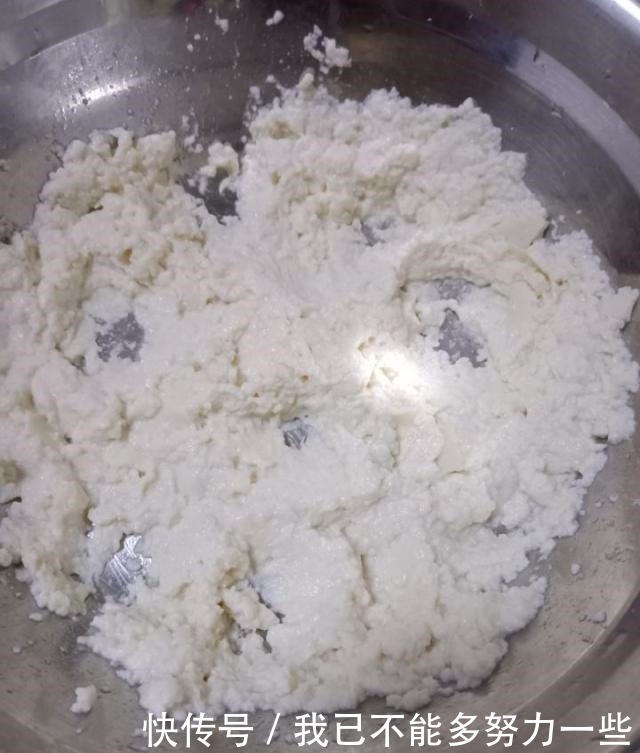 上桌|秋天,这菜好便宜,将它做成丸子,鲜香美味,上桌瞬间扫光