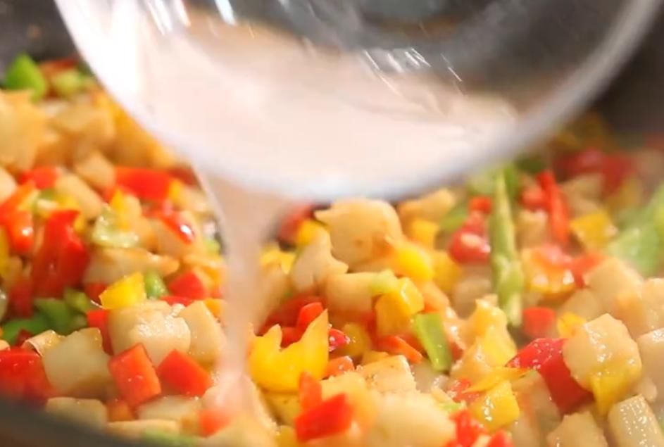 美味|家里孩子不爱吃莲藕,换个新吃法,鲜香美味,好吃到停不下来