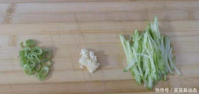 简单|面条又出新做法,简单美味,好吃到放不下筷子,爱吃面条的看过来