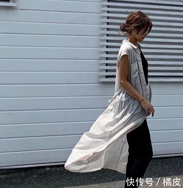 早秋|为什么日本女人都喜欢穿“透视衬衫”?夏末早秋的时髦,全靠它撑