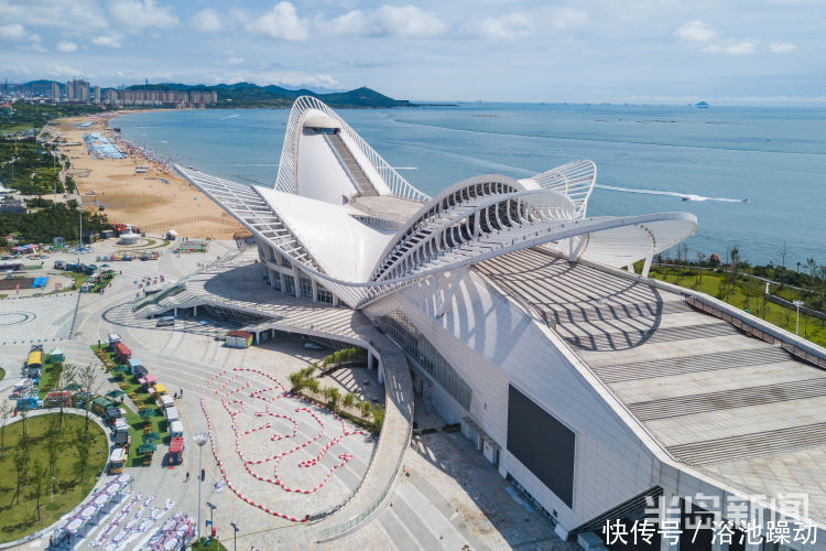  金沙滩|荟萃“时尚”元素，打造文化狂欢盛宴，金沙滩啤酒城升级再亮相